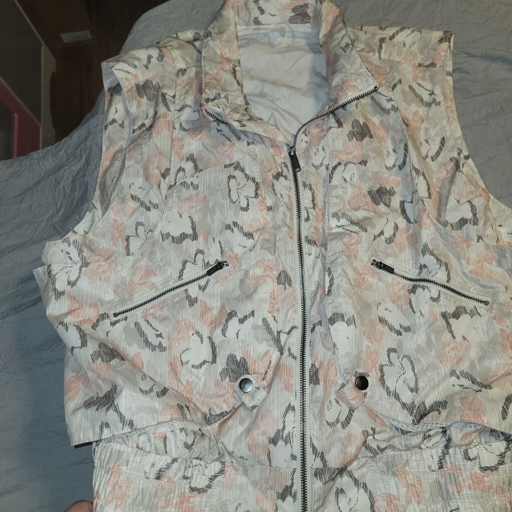 NWT- FP Movement vest